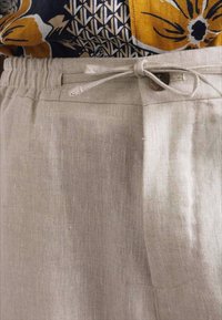 J.LINDEBERG NOAH PANTS - Püksid - safari beige