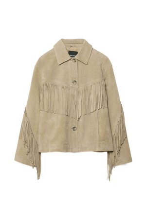 Beige mokkanahkatakki, jossa on kaulus, kolme nappia ja hapsut rinnan yli ja molempien hihojen pitkinä.