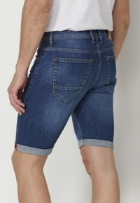 Koroshi BERMUDA COWBOY STRECTH  - Kratke hlače od trapera - azul med medium blue