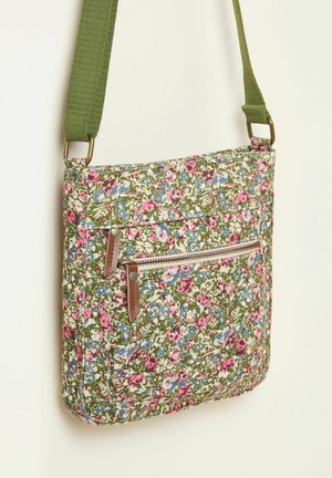 Květinová kabelka přes rameno z zelené látky s růžovými a modrými květy, se dvěma kapsami na zip a zeleným ramenním popruhem.