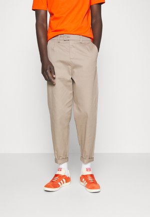 Jack & Jones JPSTKARL JJPABLO CROPPED - Chinos - fungi