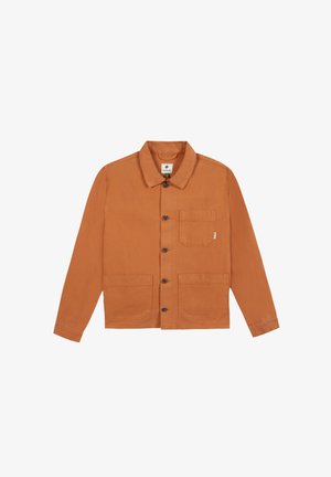 Veste boutonnée à manches longues de couleur orange-brun avec col et trois poches avant, présentée à plat sur un fond blanc.