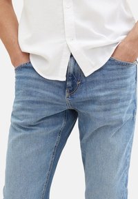 TOM TAILOR JOSH FIVE-POCKET-STYLE - Blugi drepți - hellblau