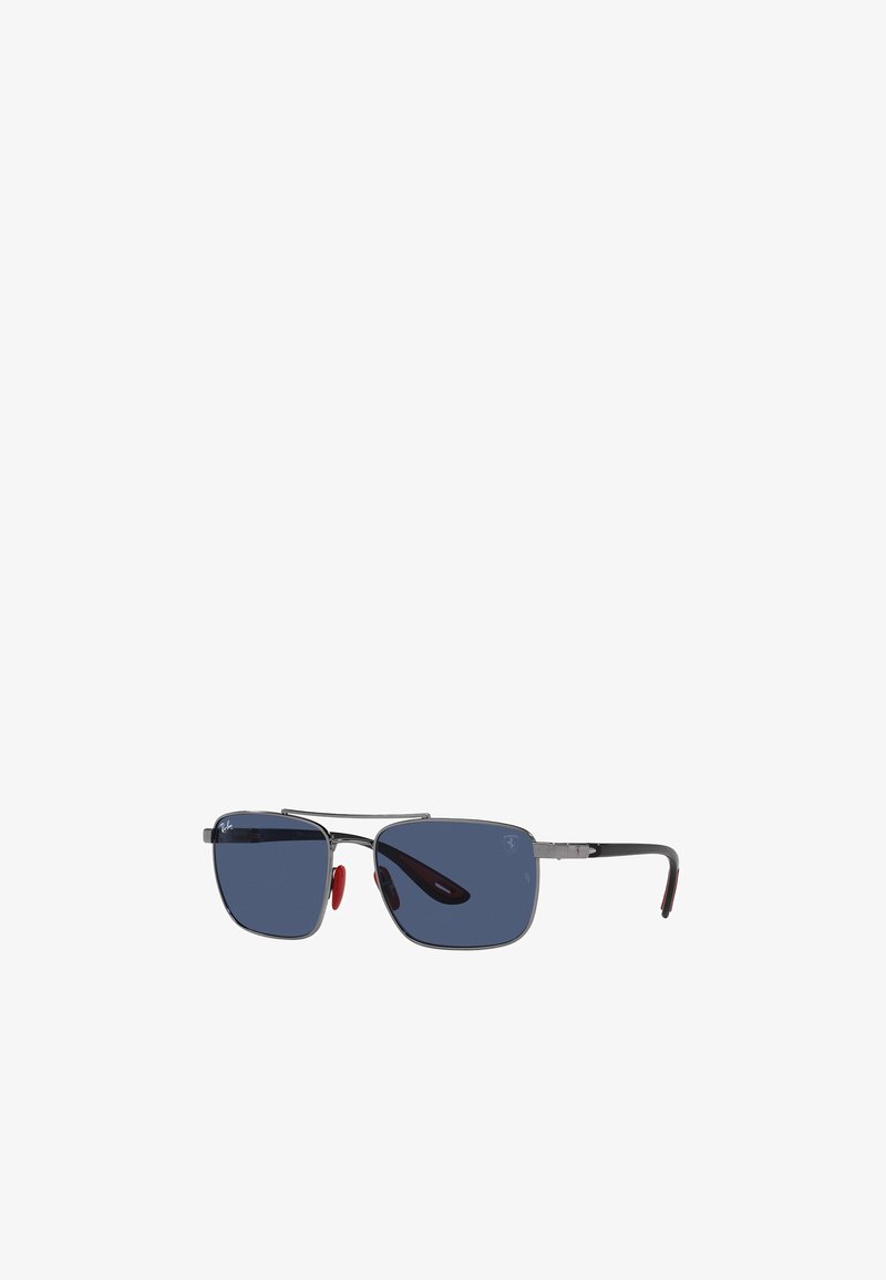 Occhiali da sole con montatura in metallo e lenti rettangolari, tonalità blu scuro, naselli in gomma rossa e stanghette eleganti e slanciate.