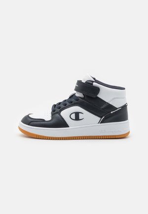 RD18 2.0 MID B GS UNISEX - Basketball shoes - white/black