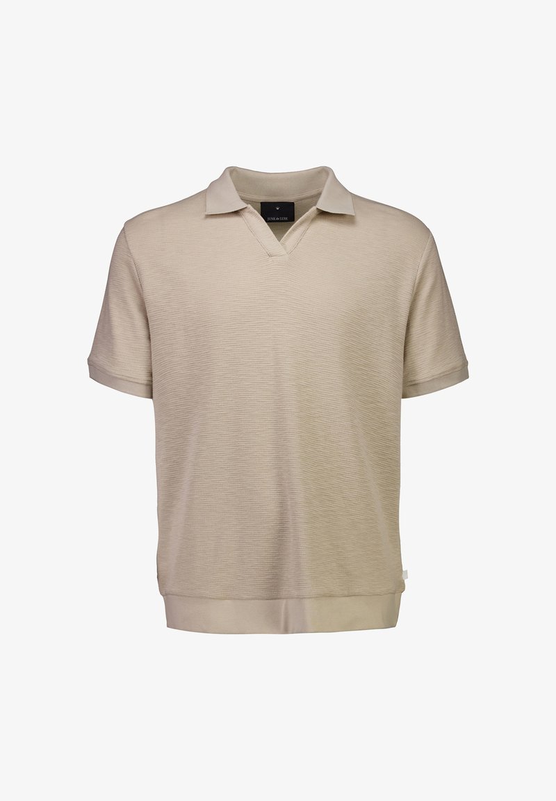 Beige Strick-Poloshirt mit kurzen Ärmeln, weichem Kragen und V-Ausschnitt, strukturierter Stoff sowie gerippter Saum und Ärmelabschlüsse.