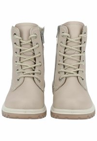 Bottines beiges en cuir texturé, avec un laçage à l'avant, des zips sur les côtés et une semelle en caoutchouc. Elles disposent d'œillets métalliques et de lacets plats.