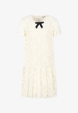Ivoorkleurige kanten jurk met een gelobde kraag met bloemen uitsparingen en een zwarte strikaccent. Korte mouwen en een uitlopende rok.