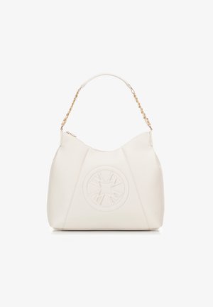 Sac à épaule en cuir blanc avec une texture lisse, logo brodé rond et anse en chaîne dorée. Forme incurvée avec une fermeture à glissière sur le dessus.
