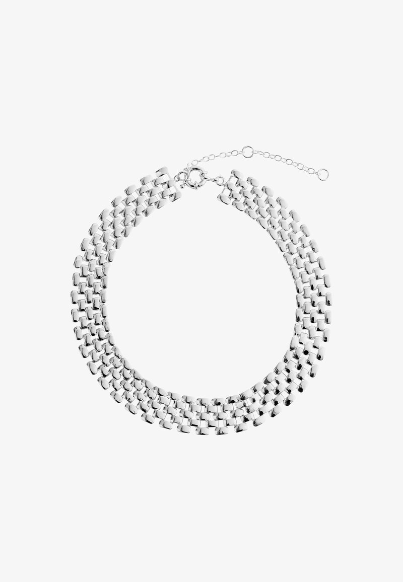 Zilveren meerstrengs ketting met rechthoekige schakels en een ronde veerklauw, voorzien van een verstelbare verlengkettinkje.