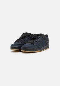 Globe TILT - Sapatilhas de skate - midnight/black