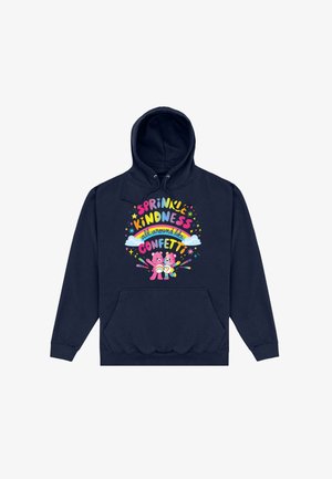Granatowy hoodie z kieszenią z przodu; posiada kolorowy nadruk z tekstem oraz ilustracjami dwóch różowych misiów, otoczonych żywymi gwiazdkami i akcentami konfetti.