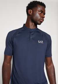 EA7 Emporio Armani MAGLIA - T-skjorte til trening - armani blue