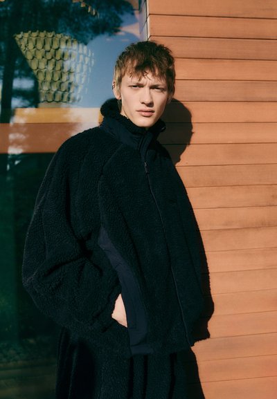 Han Kjøbenhavn JACKET UNISEX - Fleecová bunda - anthracite black