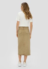 s.Oliver MIT WASCH-EFFEKTEN - Kokerrok - sandfarben