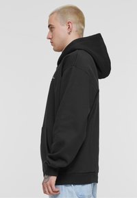 Karl Kani HOODED CHEST SIGNATURE ESSENTIAL - Cipzáras pulóver - black