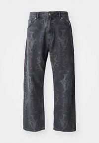 Vaqueros de mezclilla gris oscuro con piernas anchas, que presentan un sutil patrón gráfico tonal y un diseño clásico de cinco bolsillos. Cierre estándar de botón y cremallera.
