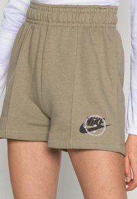 Nike Sportswear Šortky - olive