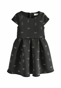 Robe noire à manches courtes, jupe plissée, avec des motifs de nœud de couleur claire et de la lettre 'B'. Fabriquée dans un tissu lisse et structuré.