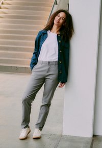 Oxmo OXKVITANA REGULAR FIT - Chino - pewter
