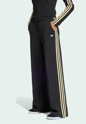 - Spodnie materiałowe