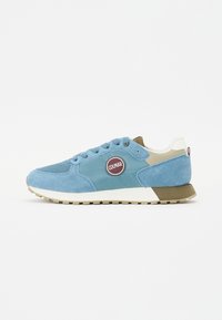 COLMAR Travis Authentic - Low Sneakers in Suede green Sneakers Comfort e City Uomo TRAVIS AUTHENTIC COLMAR Travis Authentic - Low Sneakers in Suede green Sneakers Comfort e City Uomo TRAVIS AUTHENTIC