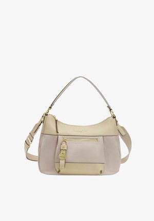 Borsa in pelle beige e taupe chiaro con cerniera dorata e charm decorativo, dotata di tracolla e manico.