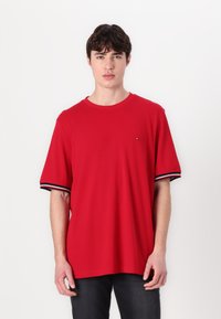 Tommy Hilfiger - GLOBAL STRIPE CUFF TEE - Basic T-shirt - medium red Thumbnail Image 1