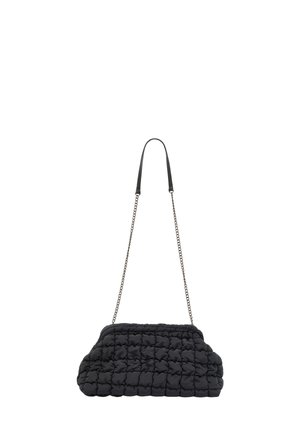 Schwarze, gesteppte Tasche mit weicher Textur, ausgestattet mit einem Kettenriemen und rechteckiger Form. Das gepolsterte Design sorgt für einen stilvollen, gepolsterten Look.