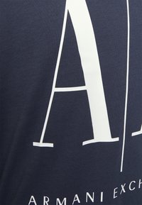 Armani Exchange T-shirt estampada - india ink