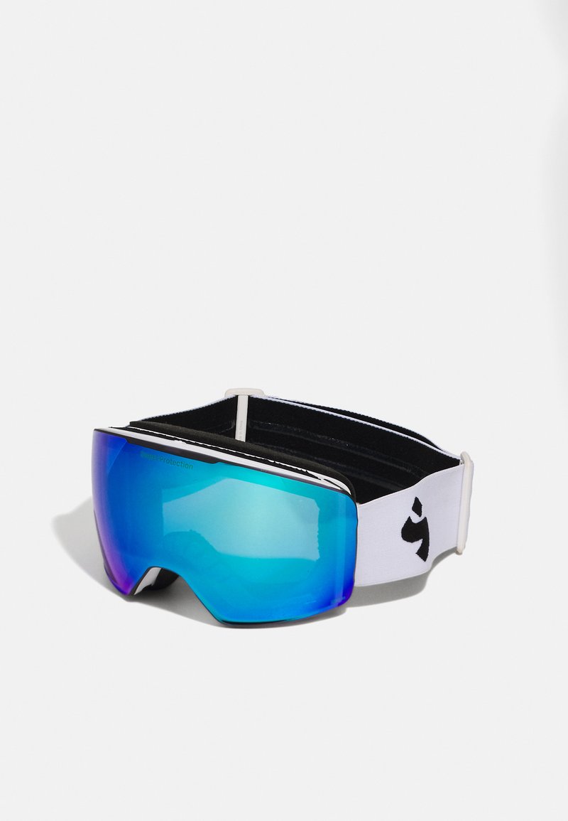 Óculos de esqui com uma lente grande e curva de tom azul, faixa branca com logotipo preto e um interior texturizado para conforto.