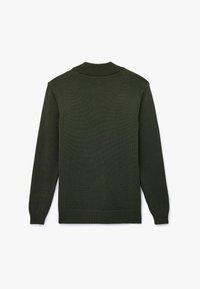 Dunkelgrüner, gestrickter Pullover mit einem gerippten Kragen und Bündchen, aus strukturiertem Stoff und minimalistischem Design, von hinten betrachtet.