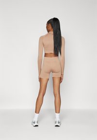 Even&Odd active MID RISE SEAMLESS CYCLING SHORTS WITH RIBBED WAISTBAND
 - Tights - dark brown