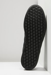 adidas Originals 3MC - Zapatillas - cblack/cblack/gretwo