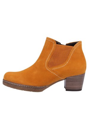 Ruskindsankelstøvle i levende orange med ribbet elastisk sidepanel, kort blokhæl og kontrasterende syede detaljer.