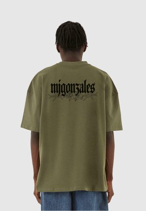 MJ Gonzales BARBED BLOOM HEAVY BOXY - Print T-shirt - olive