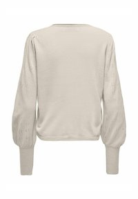 Suéter beige con mangas largas y abullonadas que presentan patrones de calados. Cuello redondo y puños acanalados. Textura suave y corte cropped.