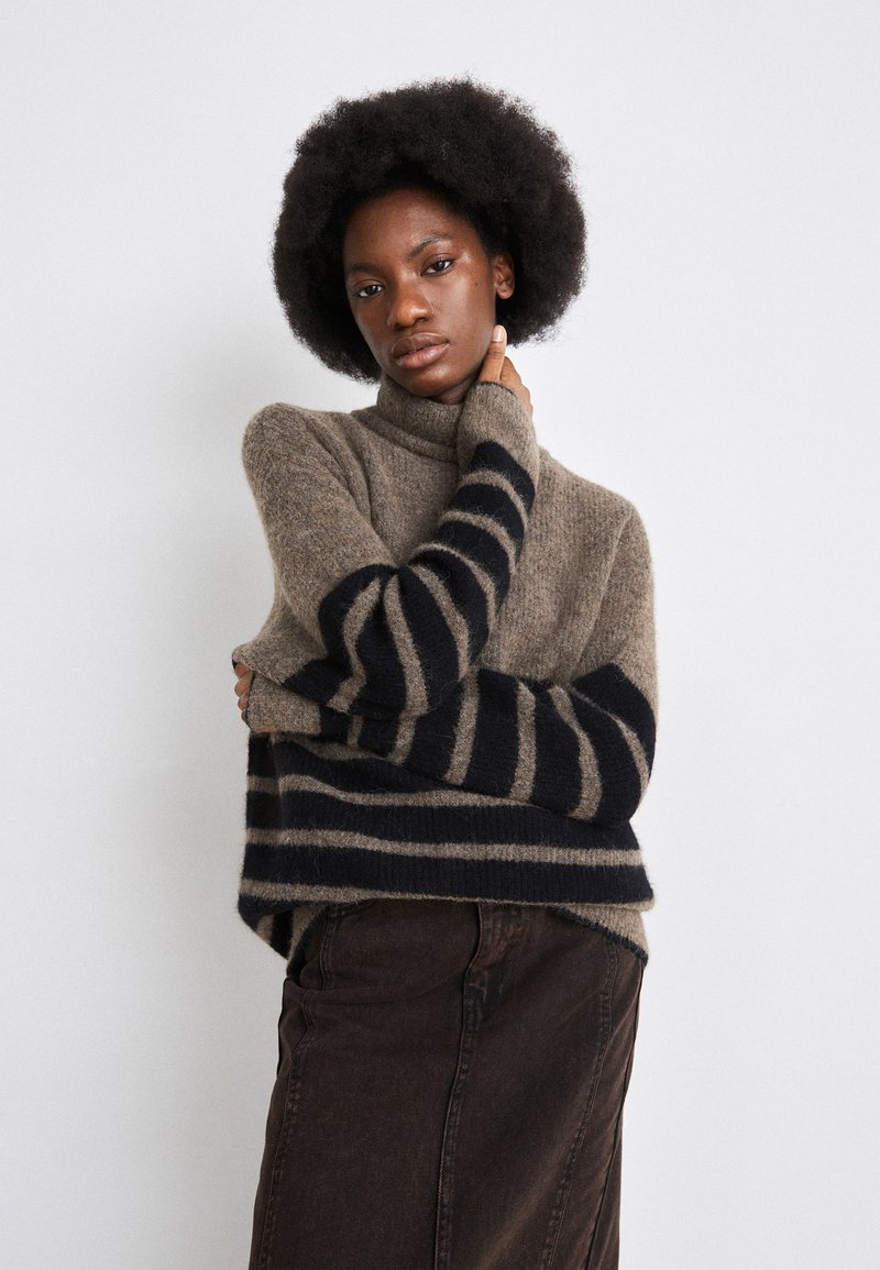 Black Colour Dell striped jumper black/sand