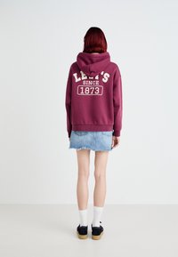 Levi's® GRAPHIC SALINAS HOODIE - Mikina - burgundy/white