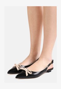 Sélectionné, black/off white