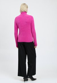 INFLUENCER FLUFFY TURTLENECK PULL - Pullover - fuchsia