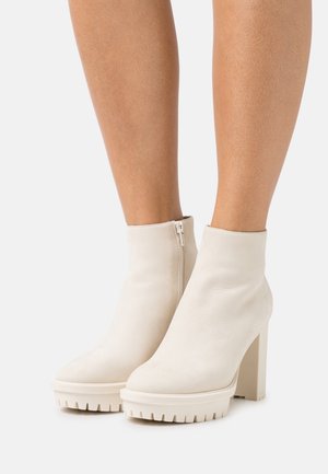Copenhagen Studios, Bottines à talons hauts - beige