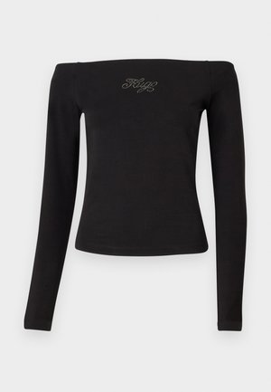 Haut noir à manches longues avec un design dénudé des épaules. Présente une silhouette ajustée et un texte décoratif en strass sur la poitrine. Texture lisse.