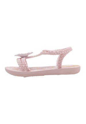 Sanda en rosa con un diseño floral, correas texturizadas, suela de goma y acentos moldeados. Estilo casual con correa en el tobillo ajustable.