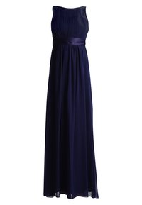 Vestito maxi blu navy con design senza maniche, corpetto plissettato e cintura in satin. Lungo fino a terra con una texture liscia e fluente.