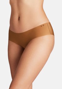 Mutande hipster seamless marroni con texture liscia, caratterizzate da un logo discreto sull'elastico e un design minimalista.