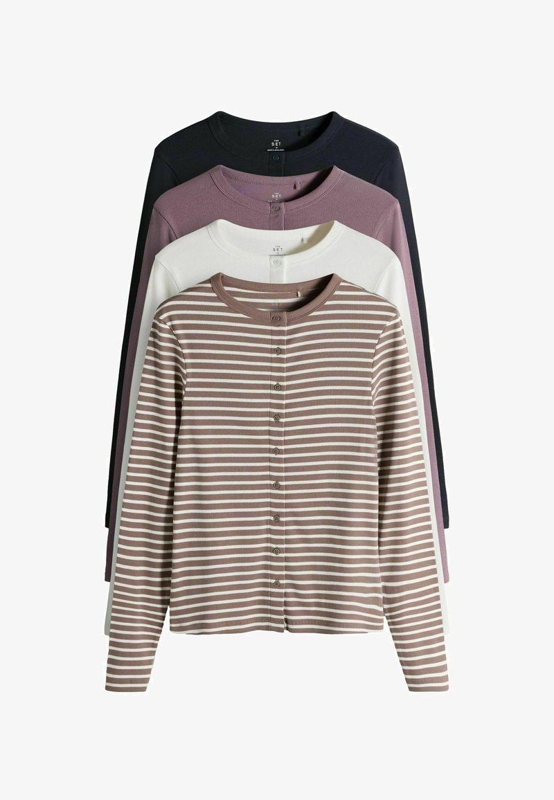 Štyri tričká s dlhým rukávom v rôznych farbách: vpredu hnedo-bielo pruhované tričko, vzadu jednofarebné námornícka modrá, fialová a biela, s detailom na gombíky.