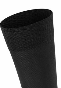 Czarne skarpety do kolan z prążkowaną teksturą, elastycznego materiału i szerokim mankietem. Gładkie wykończenie na całej powierzchni z jednolitym kolorem.