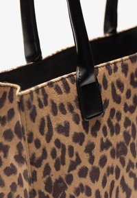 Even&Odd ANIMAL PRINT - Käsilaukku - brown