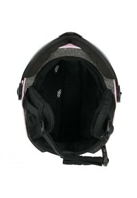 Zwart skihelminterieur met roze accenten, gevoerde bekleding, ventilatieroosters van gaas en verstelbare banden. Zachte textuur met schuimkussens.